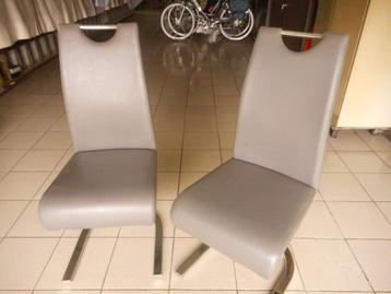 disign stoelen beschikbaar voor biedingen