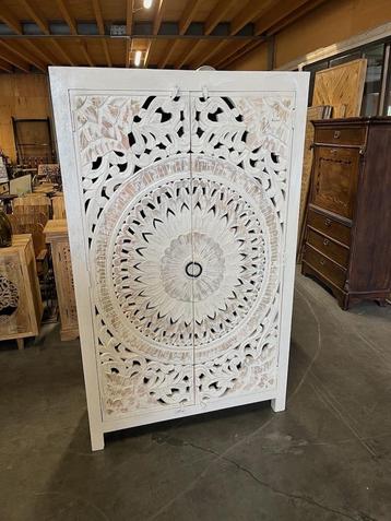 Kast/Buffetkast Houtsnijwerk Ibiza/Boho pracht exemplaar beschikbaar voor biedingen