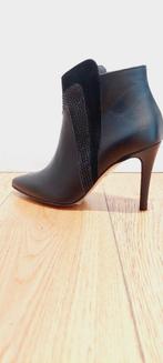Bottine noir à talon cuir neuf taille 35/made in Spain, Neuf, Roberto Botella, Enlèvement, Boots et Botinnes