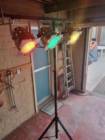 verlichting discobar of band beschikbaar voor biedingen