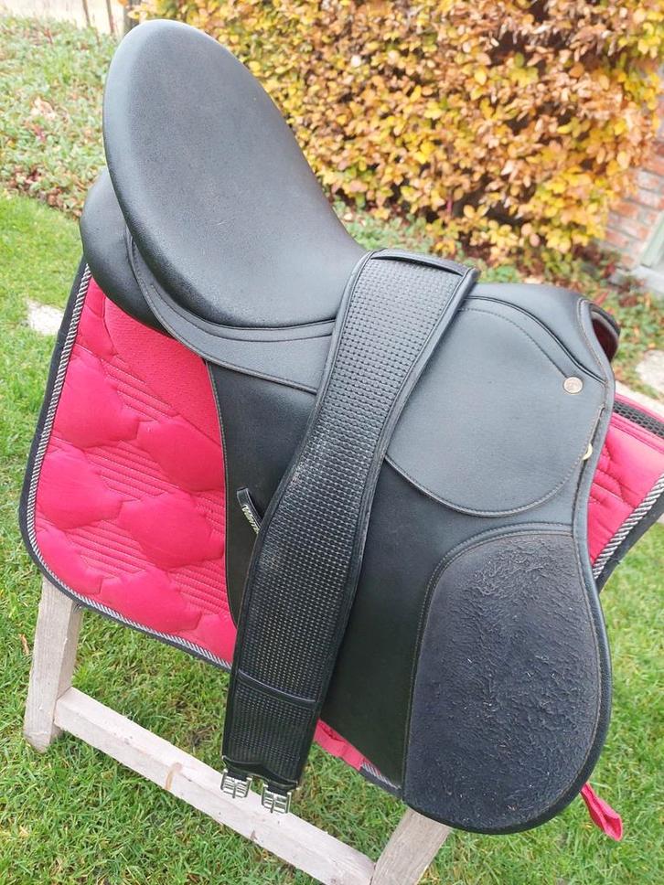 Wintec-Bates veelzijdigheid 17" incl Wintec elastic singel, Dieren en Toebehoren, Paarden en Pony's | Zadels, Ophalen
