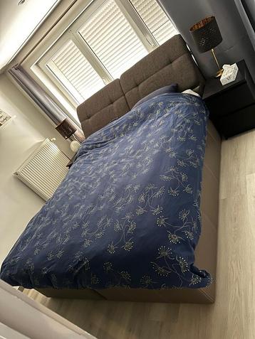 Perfecte staat. Boxspring 180x200 beschikbaar voor biedingen