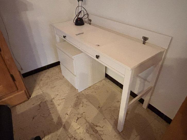 Compact wit bureau – ideaal voor thuiswerk of studeerplek, Computers en Software, Laptoptafels, Gebruikt, Ophalen