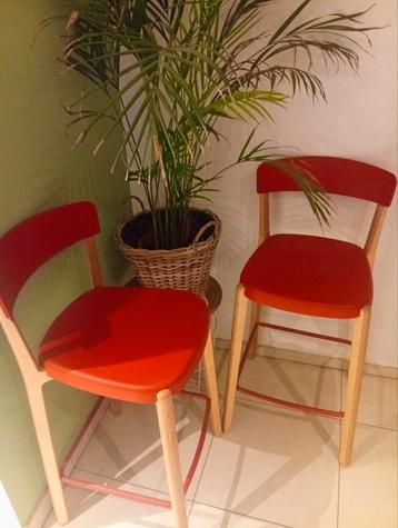 2 design stoelen  beschikbaar voor biedingen
