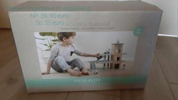 een houten garage beschikbaar voor biedingen