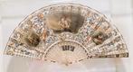 Éventail français vers 1780 dans une boîte de présentation., Enlèvement