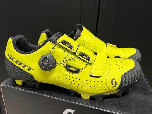 Fietsschoenen-fietshelmen, Fietsen en Brommers, Fietsaccessoires | Fietskleding, Ophalen of Verzenden