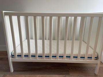 Babybed IKEA Aerosleep matras & 3D ademende matrasbeschermer beschikbaar voor biedingen