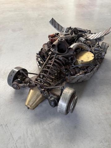 Formule1 Metalen Sculptuur Kunstwerk ' Kezanti ' beschikbaar voor biedingen