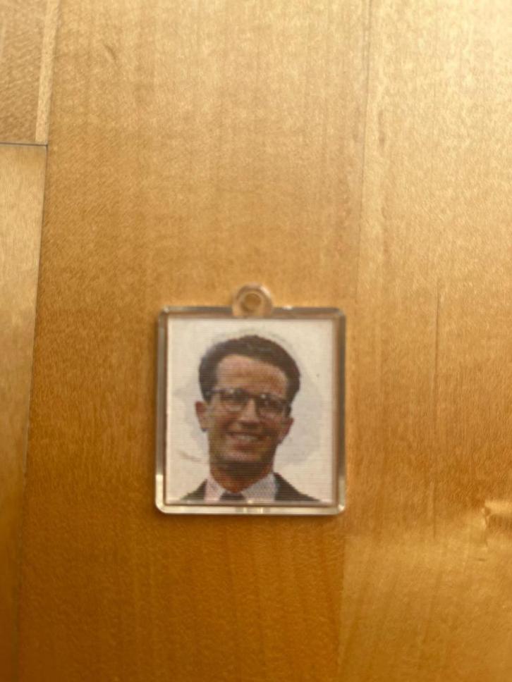 Hangertje Boudewijn/Fabiola-  reclame 3 molens -Jaren 60, Verzamelen, Koningshuis en Royalty, Gebruikt, Kaart, Foto of Prent, Verzenden