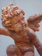 een roestige gepatineerde gietijzeren Cupido-cherubijn..., Tuin en Terras, Ophalen, Nieuw, Steen, Engelenbeeld
