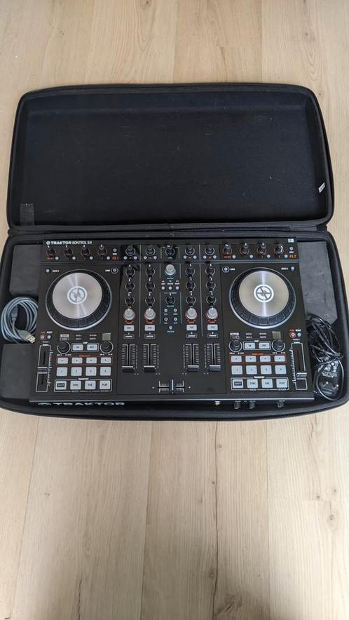 Traktor Kontrol S4 mk2 DJ Controller + Hardcase, Muziek en Instrumenten, Dj-sets en Draaitafels, Zo goed als nieuw, Ophalen of Verzenden