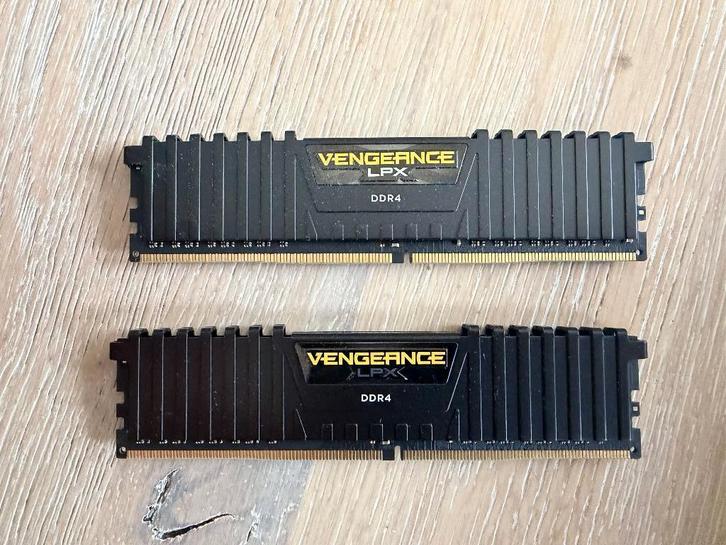 2 modules de RAM Corsair Vengeance DDR4 de 8 Go, Informatique & Logiciels, Mémoire RAM, Utilisé, Desktop, 16 GB, DDR4, Enlèvement