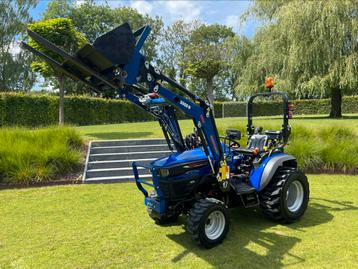 Farmtrac-tractor met lader beschikbaar voor biedingen