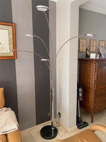 vloerlamp  en bureaulamp led beschikbaar voor biedingen