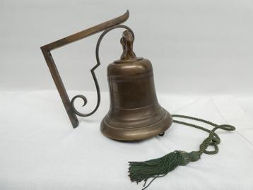 Mooie antieke voorwerpen in brons en koper. beschikbaar voor biedingen