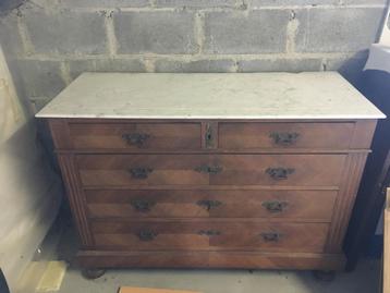 dressoir beschikbaar voor biedingen