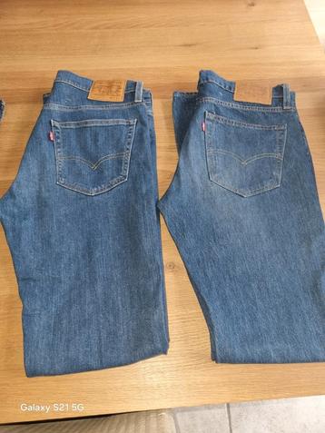 Jeans levi's  disponible aux enchères