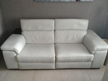 Gebruikte 3-zit met 2 elektrisch relax en een 2-zit beschikbaar voor biedingen