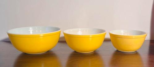 3 VINTAGE PYREX OVENWARE KOMMEN, Verzamelen, Retro, Ophalen of Verzenden
