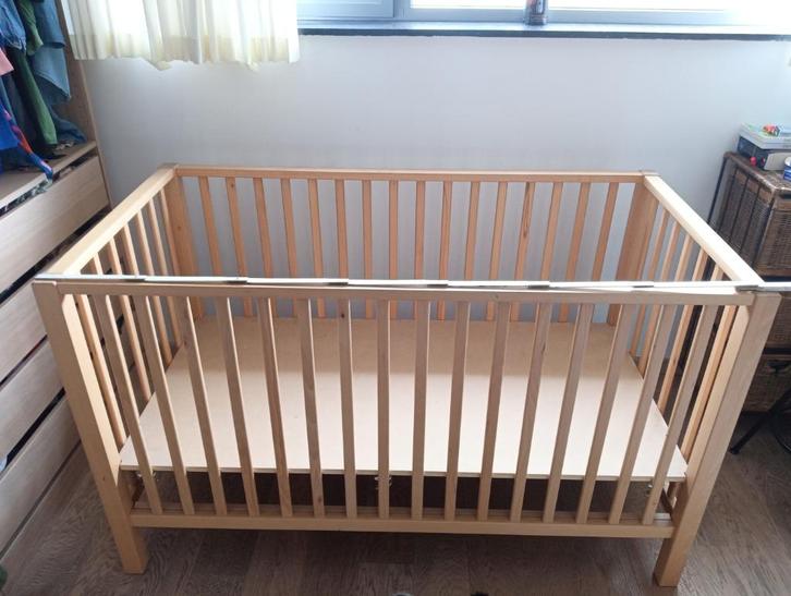 Houten babybox/babybedje 70x140cm, Kinderen en Baby's, Babyparken, Zo goed als nieuw, Rechthoekig, In hoogte verstelbaar, Ophalen