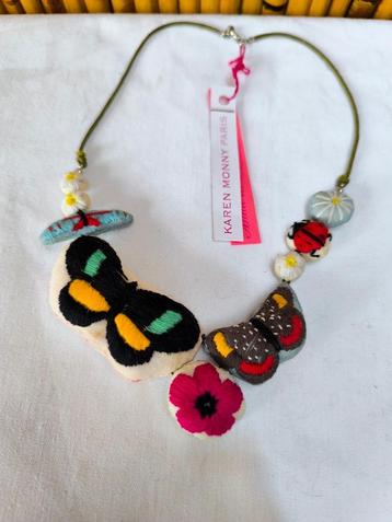 Collier en tissu brodé à la main Karen Monny, Paris, 2003, Enlèvement ou Envoi, Autres couleurs, Avec pendentif, Utilisé