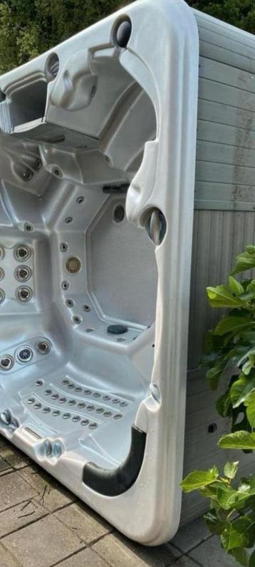 Luxe 8persoons jacuzzi overcompleet 3450 beschikbaar voor biedingen