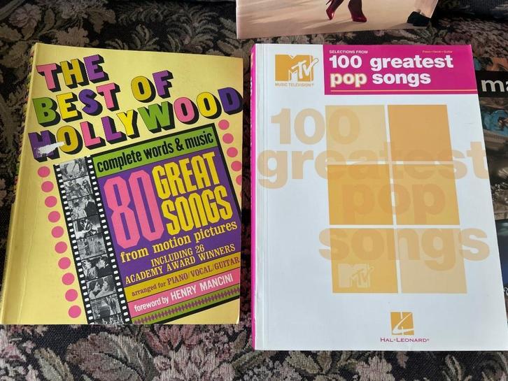 4 boeken Muziekpartituren piano / zang / gitaar, Musique & Instruments, Partitions, Guitare, Piano, Chant, Enlèvement