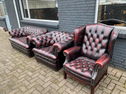 Chesterfield 2+1+1 zetels oxblood rood GRATIS GELEVERD, Huis en Inrichting, Zetels | Voetbanken en poefs, Leer, Ophalen of Verzenden