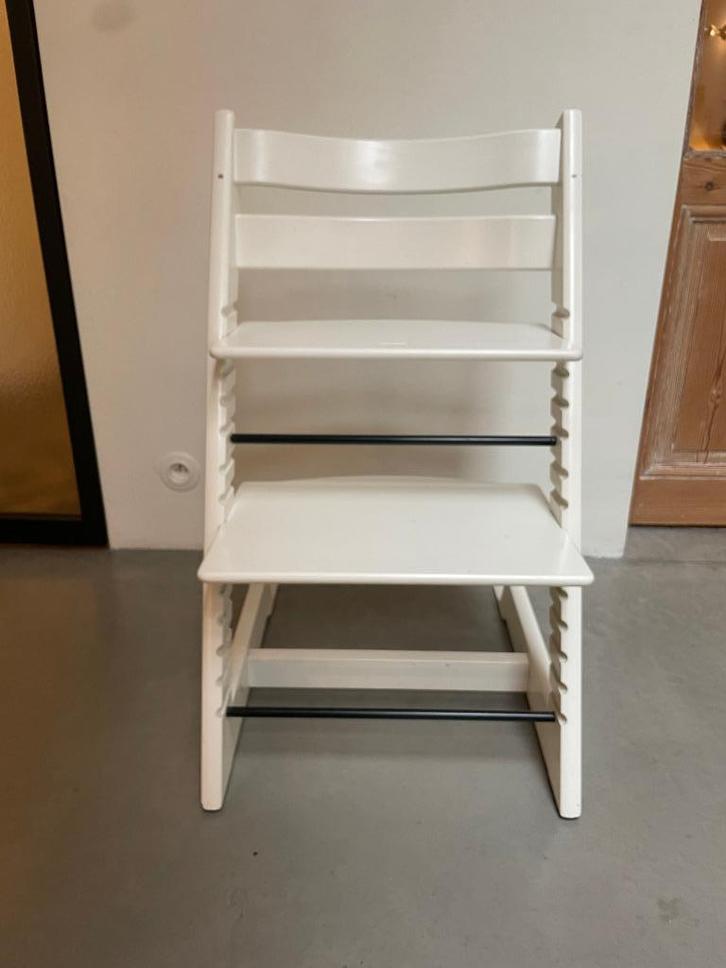 Tripp Trapp eetstoel Wit, Kinderen en Baby's, Kinderstoelen, Gebruikt, Meegroeistoel, Aanschuifbaar, Gordel(s), Stoelverkleiner