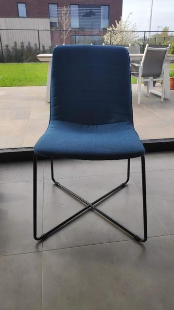 Blauwe stoffen stoelen