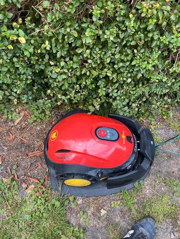 Perfect werkende robotmaaier beschikbaar voor biedingen