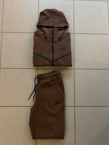 nike tech bruin voor dames beschikbaar voor biedingen