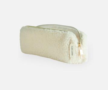 Beige teddy pennenzak beschikbaar voor biedingen