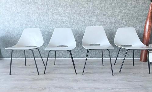 4x vintage Tonneau chairs design by Pierre Guariche, Huis en Inrichting, Stoelen, Gebruikt, Vier, Kunststof, Metaal, Grijs, Ophalen