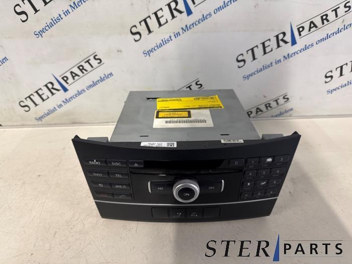 Système navigation d'un Mercedes E-Klasse, Autos : Pièces & Accessoires, Électronique & Câbles, Mercedes-Benz, Utilisé, 3 mois de garantie