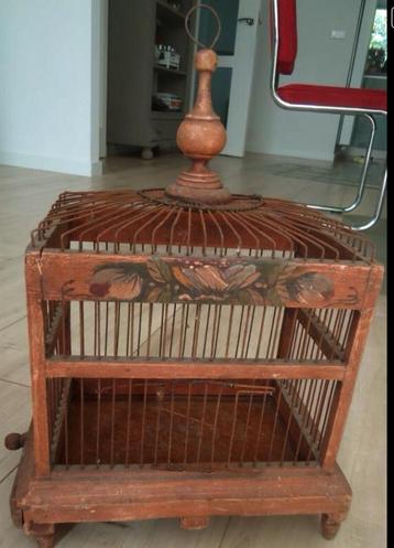 Brocante française ancienne belle cage à oiseaux en bois disponible aux enchères