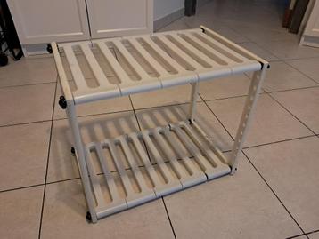 Schoenhouder beschikbaar voor biedingen