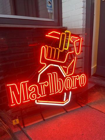 Schitterende vintage marlboro neon beschikbaar voor biedingen