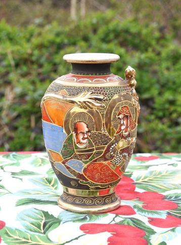 vase satsuma avec tete de dragon en relief  beschikbaar voor biedingen