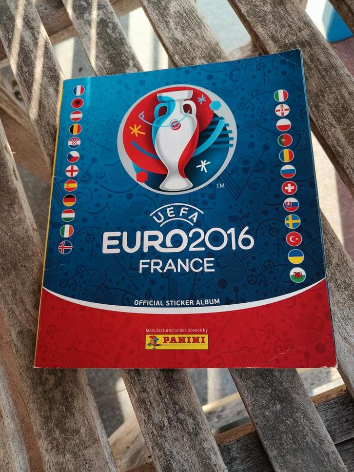 Panini album EURO 2016: volledig met alle 16 cola stickers, Hobby en Vrije tijd, Gezelschapsspellen | Overige, Zo goed als nieuw