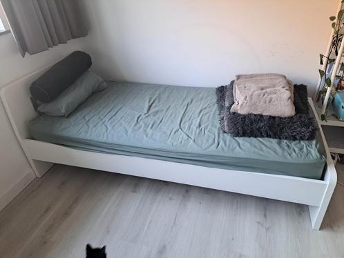 Lit 90x200, design suédois bien connu..., Maison & Meubles, Chambre à coucher | Lits, Utilisé, Une personne, 90 cm, 200 cm, Blanc