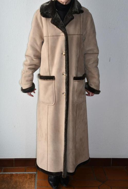 Lange damesjas in faux daim en nep bont, Kleding | Dames, Jassen | Winter, Nieuw, Maat 38/40 (M), Beige, Ophalen of Verzenden