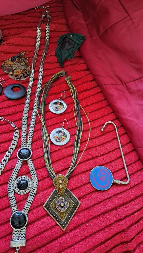 lot bijoux fantaisie collier bracelet boucles d'oreilles.., Handtassen en Accessoires, Kettingen, Zwart, Ophalen of Verzenden