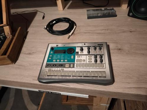 Korg es1, Muziek en Instrumenten, Drumcomputers, Zo goed als nieuw, Korg, Ophalen