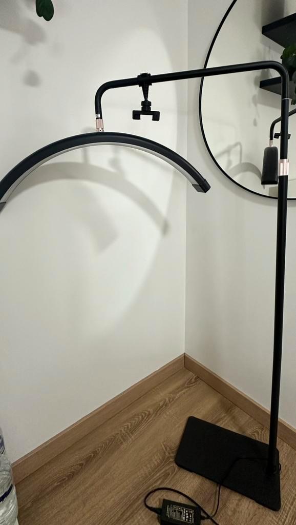 Professionele LED booglamp voor beauty, Huis en Inrichting, Lampen | Vloerlampen, Zo goed als nieuw, 150 tot 200 cm, Ophalen
