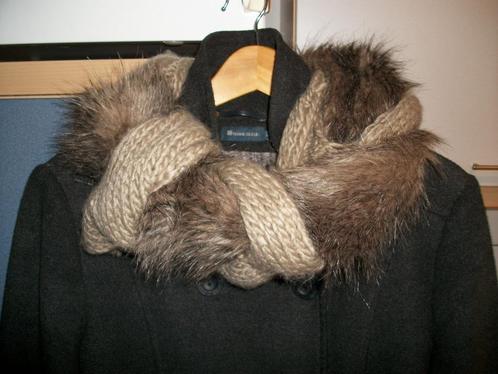 Te koop: Heel warme dikke sjaal"Veritas", Kleding | Dames, Mutsen, Sjaals en Handschoenen, Nieuw, Sjaal, Ophalen