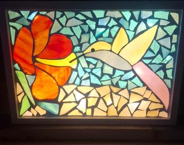 Glasmozaïek kollibrie beschikbaar voor biedingen