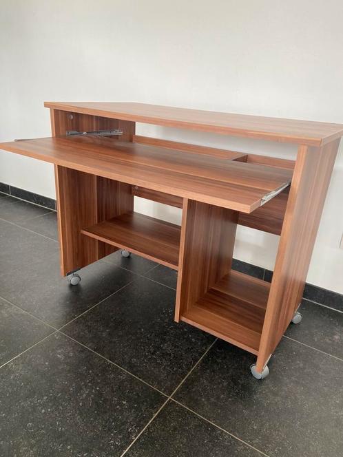 *Computertafel, walnoot, met toetsenbordlade en torenvak, Huis en Inrichting, Bureaus, Nieuw, Bureau, Met wielen, Ophalen
