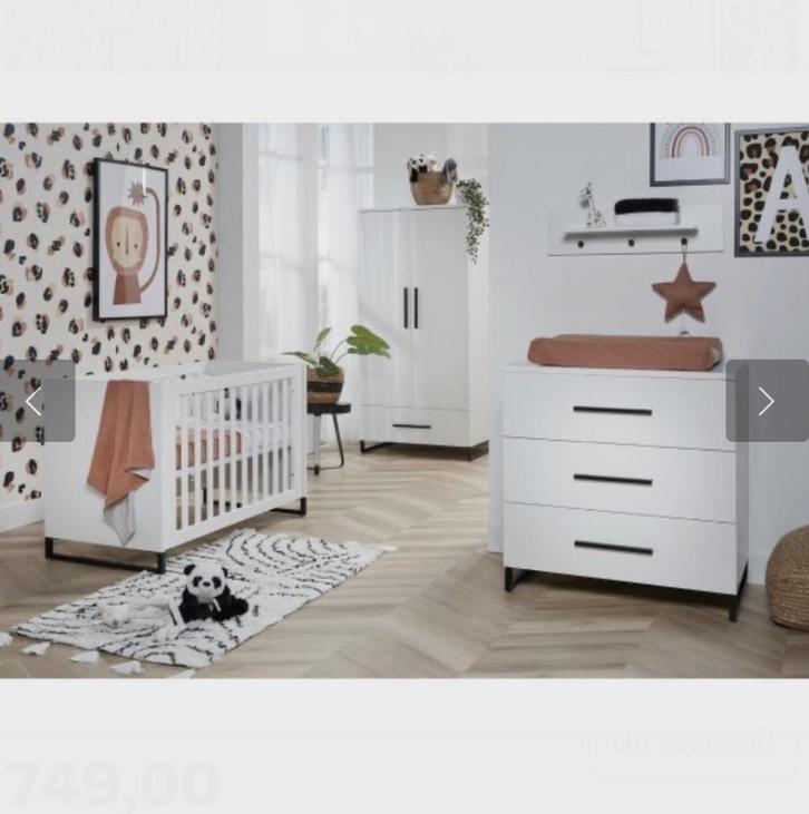Babykamer (kleerkast, verzorgingstafel, bed), Kinderen en Baby's, Kinderkamer | Commodes en Kasten, Gebruikt, Commode, 105 cm of meer